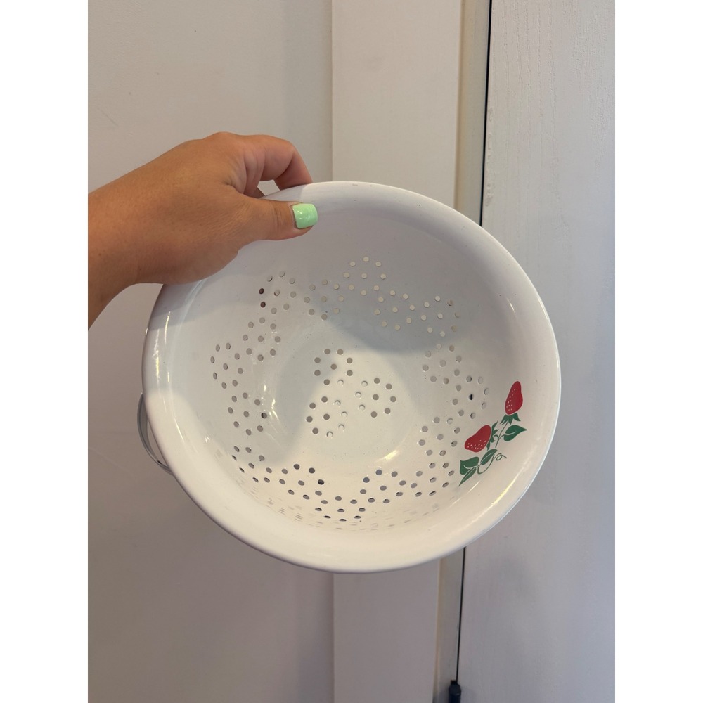 Vintage 1983 Teleflora Strawberry Enamel Colander Footed Strainer - Picture 2 of 4